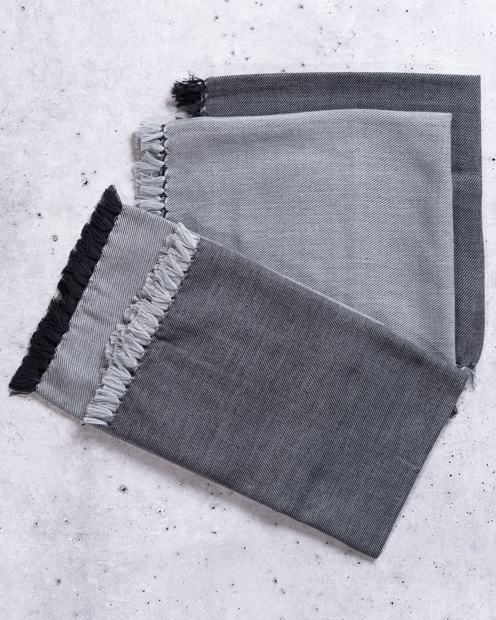 Double-Sided Fringe Cotton Napkins in Black and Silver