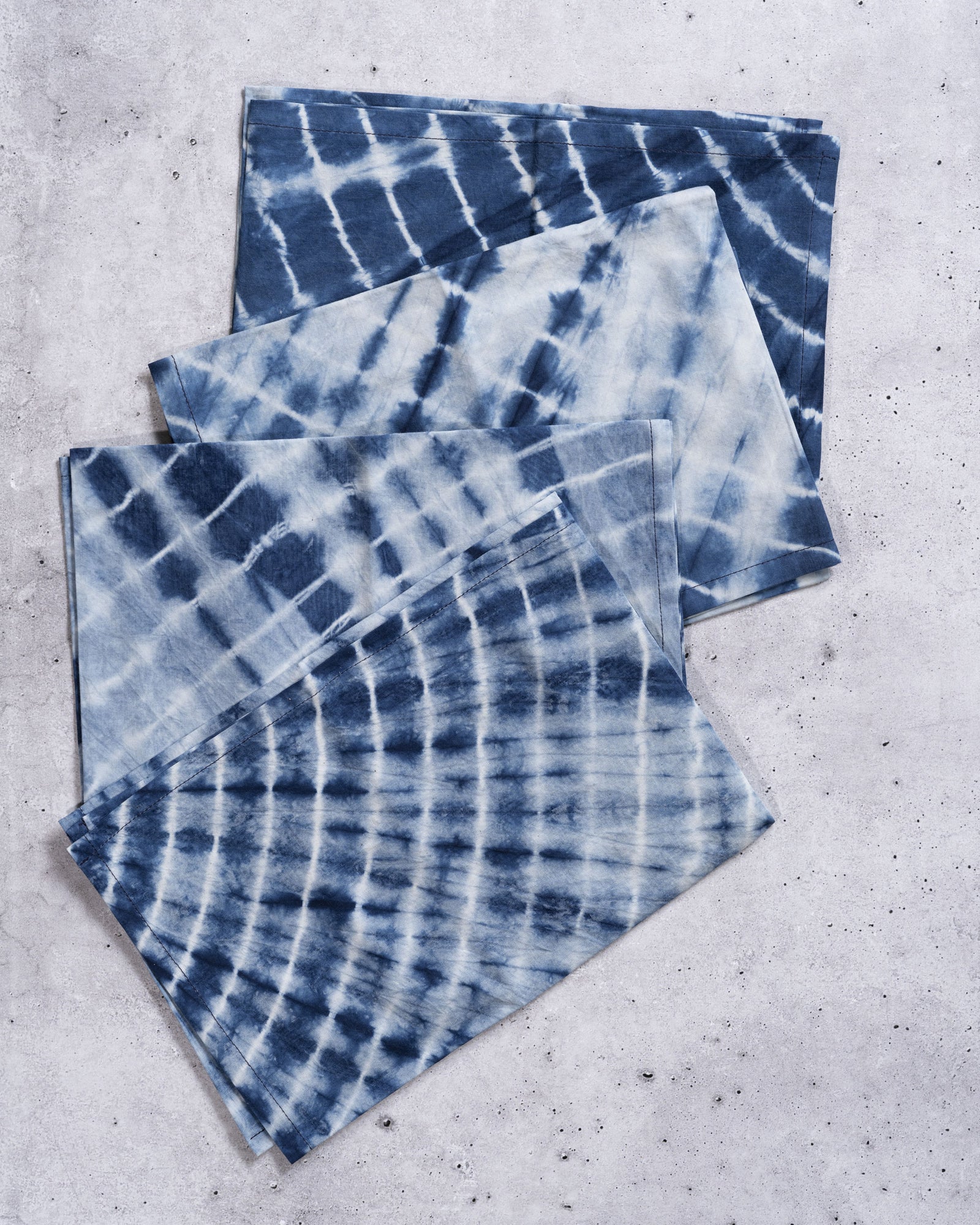 Sobremesa 's  Set of Four  blue and white tie-dye dinner cloth Napkins 