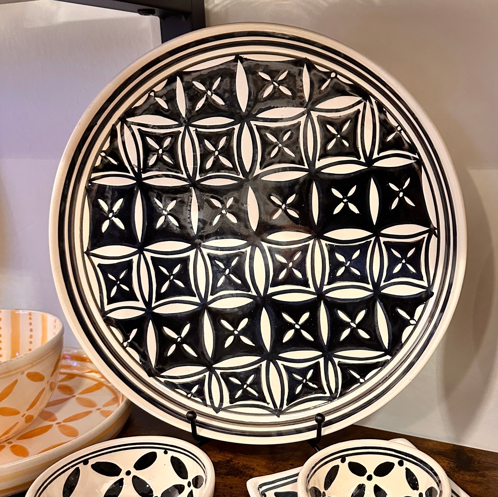 Tara Dinner Plate in Black