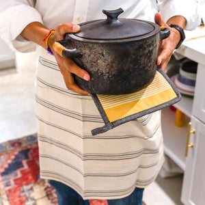 half apron from terraklay with large pockets in cotton